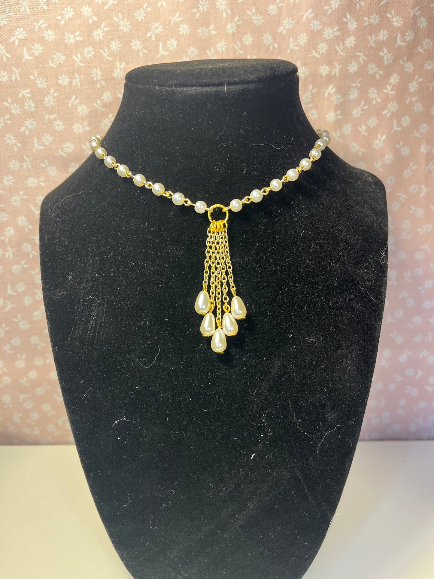 Dangling Pearl Choker