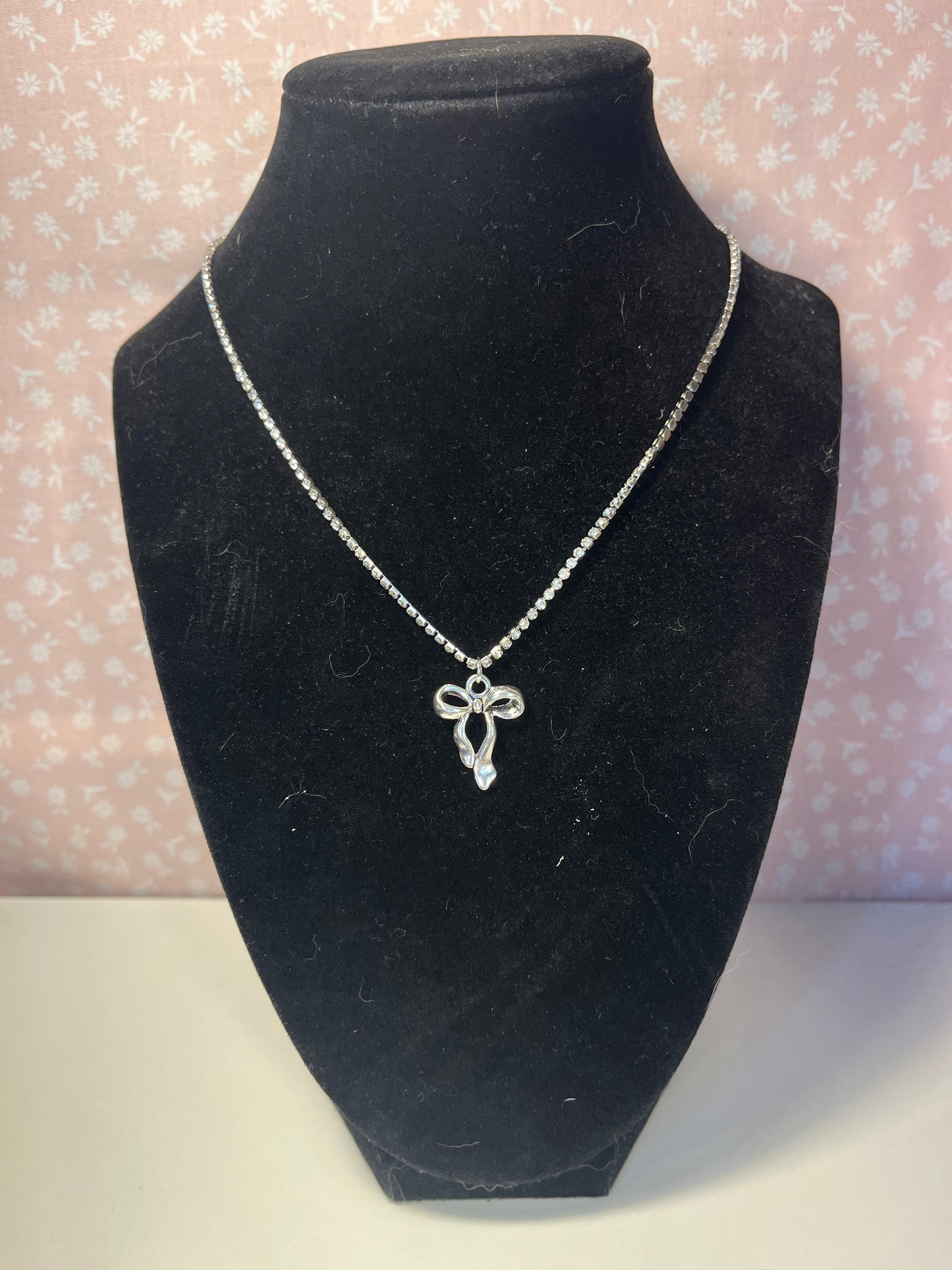 Classic Bow Necklace